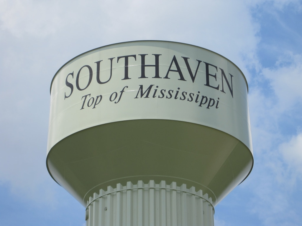 Southaven roofing company for residential and commercial roof replacement and repair, gutter installation, skylights, windows, and carpentry work.