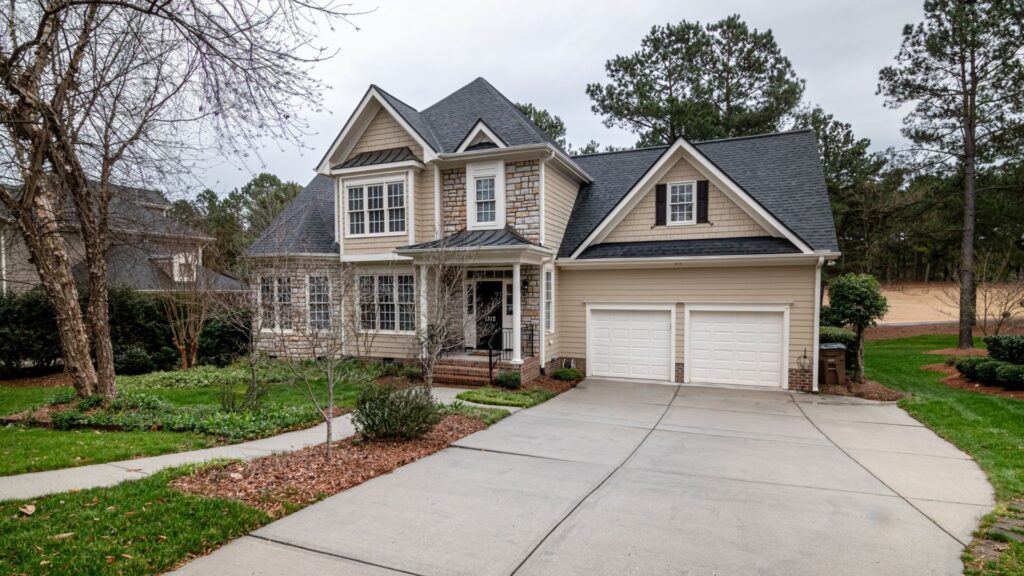 4 Essential Tips for Choosing the Right Shingle Material Without Breaking the Bank